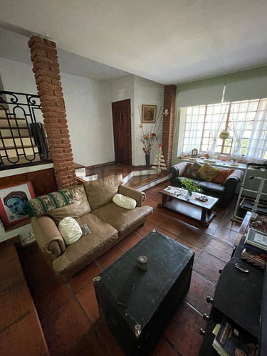 Venta Casa 5 Ambientes - Padua Centro - Con Parque Y Pileta