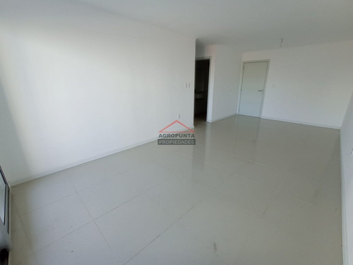 Apartamento En Zona Brava * 3 Dormitorios- Ref: 5358