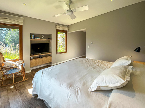 Casa De 3 Dormitorios En Suite Con Pileta, Quincho Y Jardín, En Palos Verdes