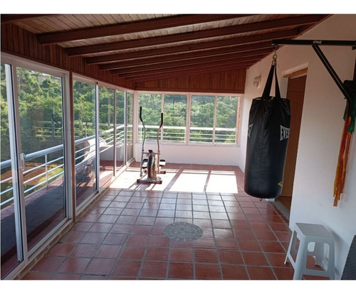 En Venta Espectular Penthouse En Colinas De La California Por $299.000
