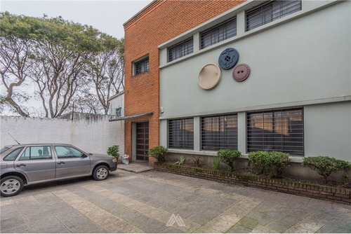 Venta De Local Industrial Y Tres Viviendas!!!