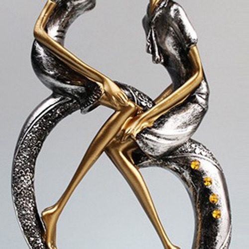 Pareja De Besos En La Estatuilla Del Corazón Estatua