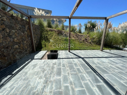 Imagen 13 de 18 de Alquiler De Temporada Y Alquiler De Apartamento 2 Dormitorios A Estrenar Duplex Con Piscina Propia Y Primera Linea Al Mar En Punta Ballena
