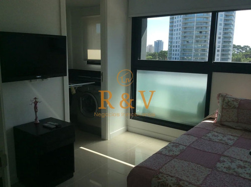 Imagen 14 de 30 de Venta Y Alquiler De Moderno Departamento De Tres Dormitorios Más Dependencia A Pasos De Playa Brava
