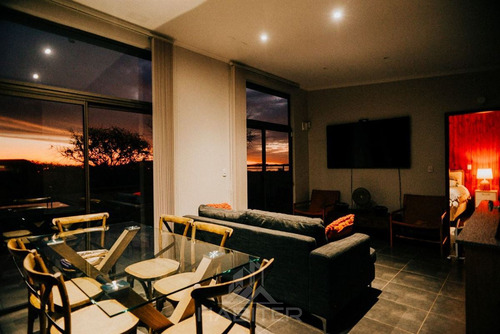 Casa En Venta De 3 Dorm. En Colbún