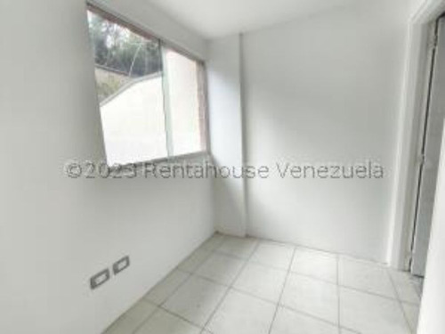 #23-18871 Bellisimo Y Practico Townhouse En Loma Linda