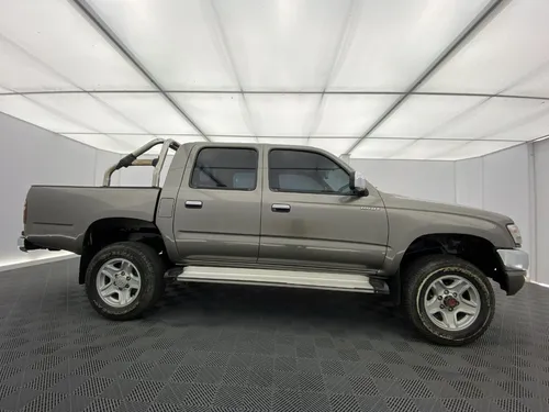 Toyota Hilux 2.4 Ex