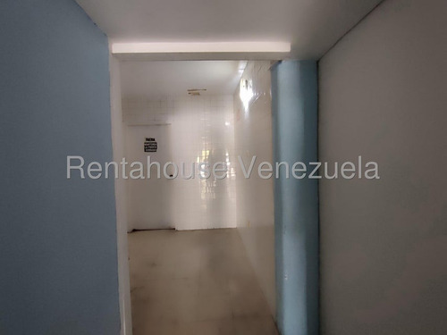Casa En Alquiler En Zona Comercial Para Cualquier Uso Que Le Quieran Dar Antiguamente Funcionaba La Clínica Ronquillo La Casa Esta Para Ser Remodelada, Ubicada Estratégicamente