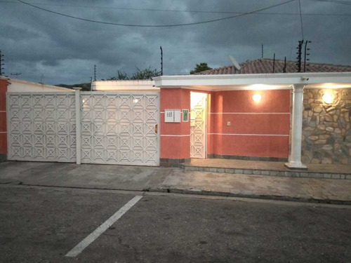 Imagen 2 de 30 de Casa En Venta. Urb. Andrés Bello. Maracay
