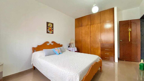 Imagen 16 de 24 de Casa En Venta La Castellana Urbanismo Privado