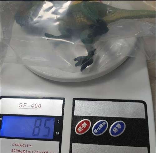Un Modelo De Dinosaurio Realista: Dinosaurios Dilofosaurios