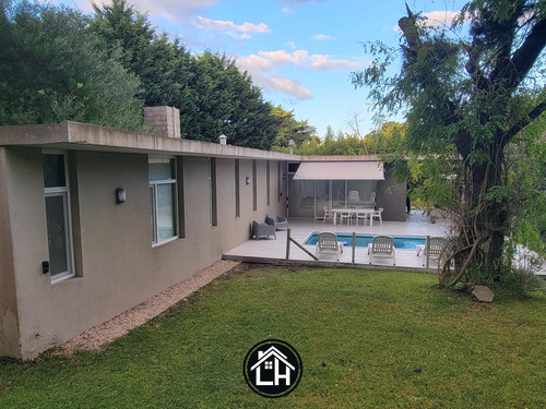 Casa En Venta Y En Alquiler Temporario En Carilo
