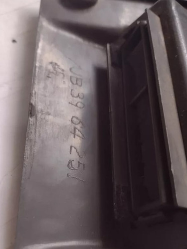 Bisel De Ventilación Columna De Tablero Inferior Mazda B2200 (Usado)