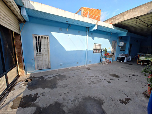 Casa En Venta En Isidro Casanova