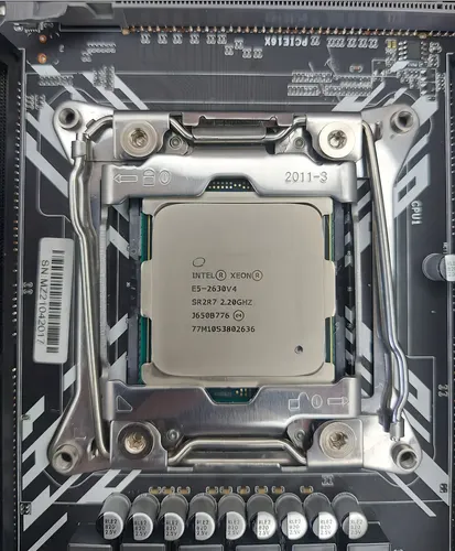 Processador Intel Xeon E5-2630 V4 Bx80660e52630v4 De 10 Núcl