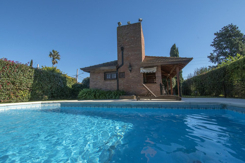 Venta Casa Banco Provincia Country Club. Piscina Quincho Excelente Lote Esquina