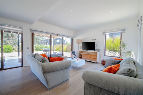 Casa En Venta, 4 Dormitorios En Maitencillo Condominio Polo.
