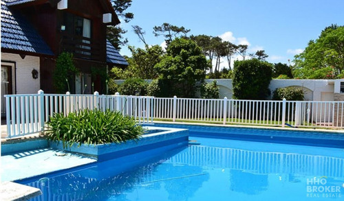 Hermosa Casa En Alquiler A Pasos Del Mar- Playa Brava - Punta Del Este-ref:2047