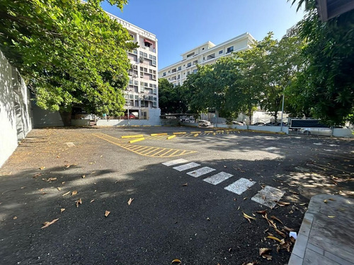 Oficina En Alquiler En Gazcue De 553m2