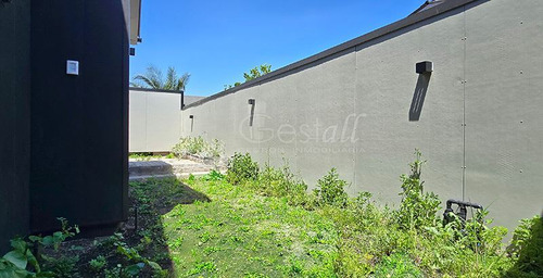 Casa En Venta De 3 Dorm. En Las Condes