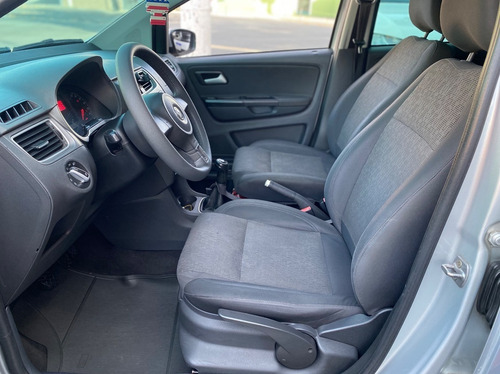 Imagem 5 de 9 de Volkswagen Fox 1.0 Mi 8v 2014