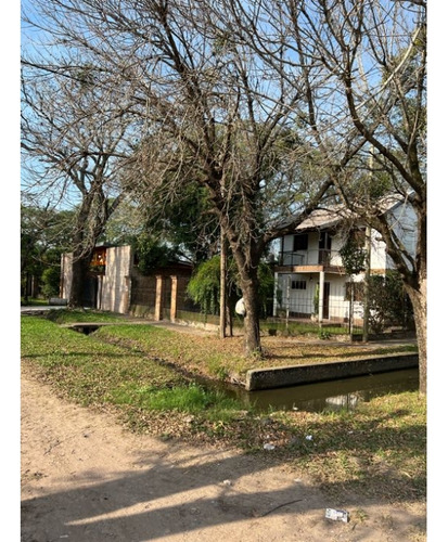 Esquina Arbolada Barrio Los Pinos