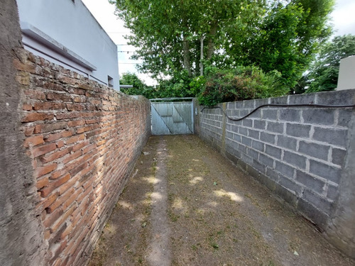 Casa + Tinglado Para Cocheras En El Centro De La Ciudad