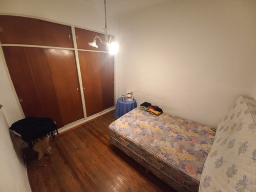 Venta Casa Lote Propio Con Garage Cubierto Y Local En Esquina 2 Plantas Con 2 Terrazas Tiene 166 M2 Cubiertos. A 3 Cuadras Parque Sarmiento Y Av Balbin, 4 Cuadras Av Gral Paz Y A 3 Cuadras Av Parque