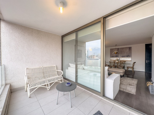 Piso Alto, 2 Dorms + Escritorio, Vista Y Full Amoblado