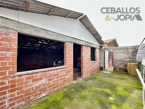 Casa En Venta De 2 Dorm. En Villa Alemana