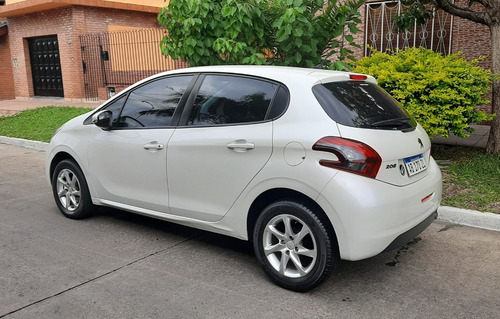 Imagen 23 de 25 de Peugeot 208 Allure