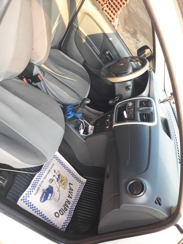 Imagem 13 de 15 de Renault Logan 2018 1.0 12v Authentique Sce 4p