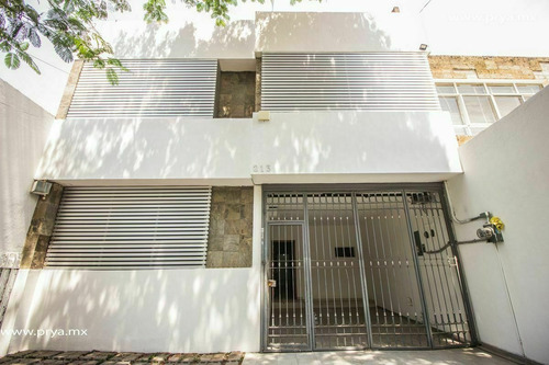 Oficina A Puerta Cerrada En Renta En Vallarta Norte, Guadala
