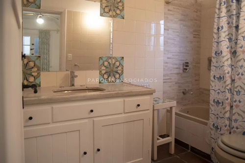 Venta Casa De 5 Dormitorios En Barrio Golf De Punta Del Este