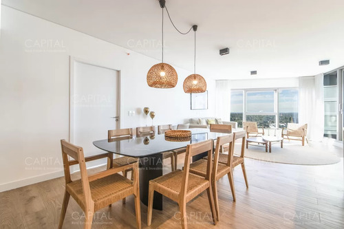 Apartamento Primera Linea En Playa Brava, Punta Del Este En Trump Tower, Dos Dormitorios En Alquiler Anual