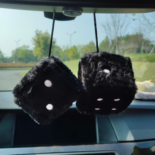 A Llavero Con 6 Juguetes De Peluche Con Forma De Dados