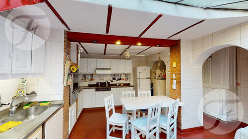 Ph En Excelente Estado Con Cochera, Patio Con Parrilla Y Espectacular Tza De 130 M2