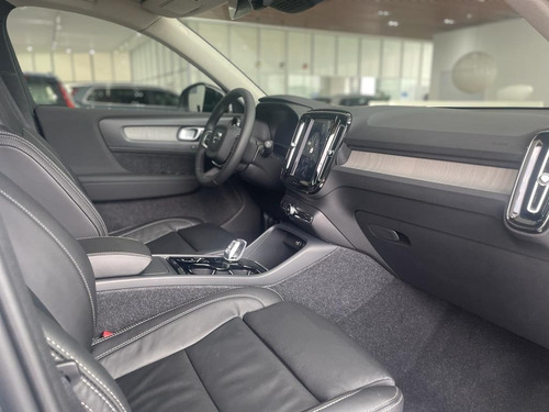 Imagen 8 de 16 de Volvo Xc40 Ultimate Dark B5 2023
