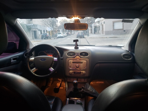 Imagen 5 de 13 de Ford Focus 2.0 Exe Guia
