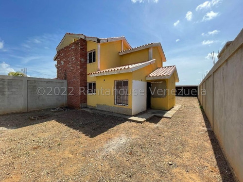 Imagen 1 de 8 de Casa En Venta Con Amplia Parcela De Terreno En Conjunto Privado #22-23265 04146954944