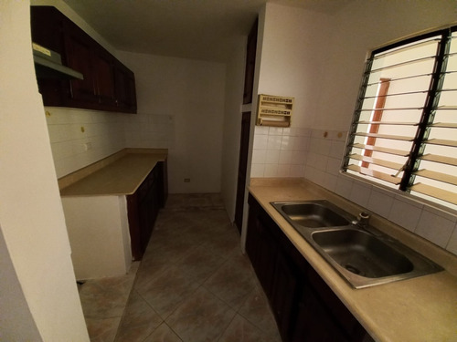 Alquilo Apartamento En Primer Nivel En El Sector Los Ríos