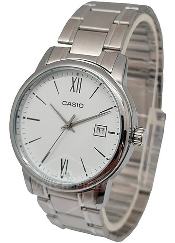 Reloj pulsera Casio MTP-V002 con correa de acero inoxidable color gris - fondo blanco