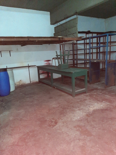 Imagen 1 de 6 de Galpon Frente 17.32m C/ Casa - A Reciclar -