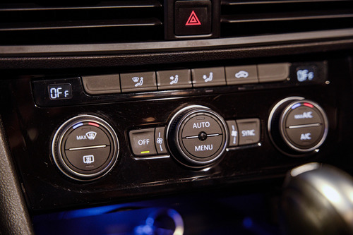 Volkswagen Jetta R-LINE 250 TSI 1.4 FLEX 16V AUT.