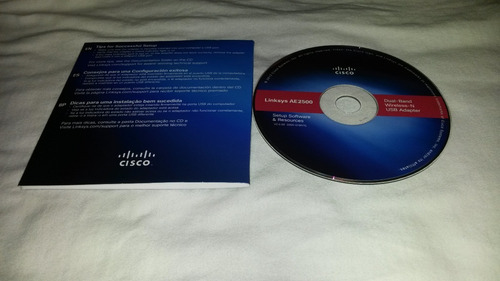 Imagen 2 de 3 de Adaptador Usb Inalambrico Ae2500 Wifi 300 Mbps Linksys Cisco