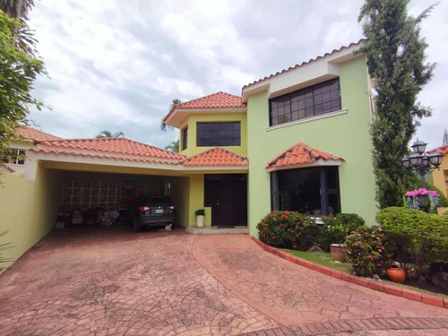 Venta De Casa En Arroyo Hondo Iii