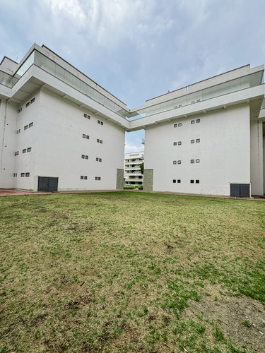 Depto. Emae | Departamento 4 Recámaras En Venta En Real Antigua, Zona Esmeralda
