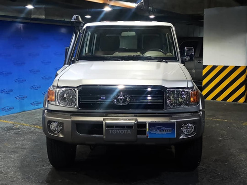 Imagen 2 de 14 de Toyota Land Cruiser Lx