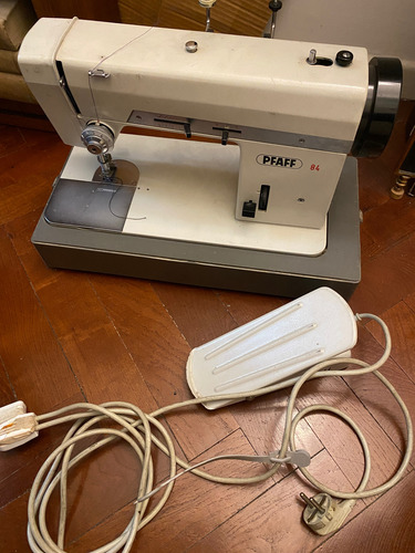 Máquina De Coser Pfaff Con Estuche 84 Leer Descripción Beige (Usado)