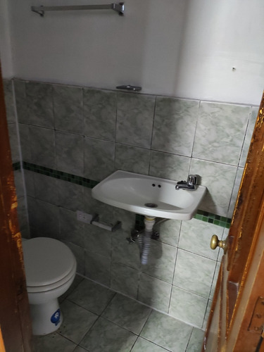 Imagen 14 de 15 de Alquiler Suite Para Estudiante O Joven Profesional, Ubicada En Sector Familiar, Cerca De Universidades, Lineas De Buses, Área De Restaurantes Y Demás Servicios.
